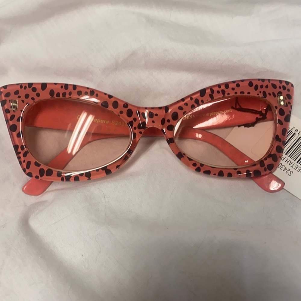Animal print cat eye sunglasses
